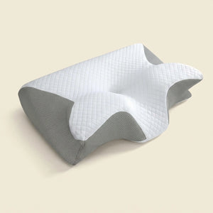 Oreiller cervical ergonomique à mémoire de forme Velmi, forme papillon à bourrelets et côtés en mesh gris, vue de trois quarts.